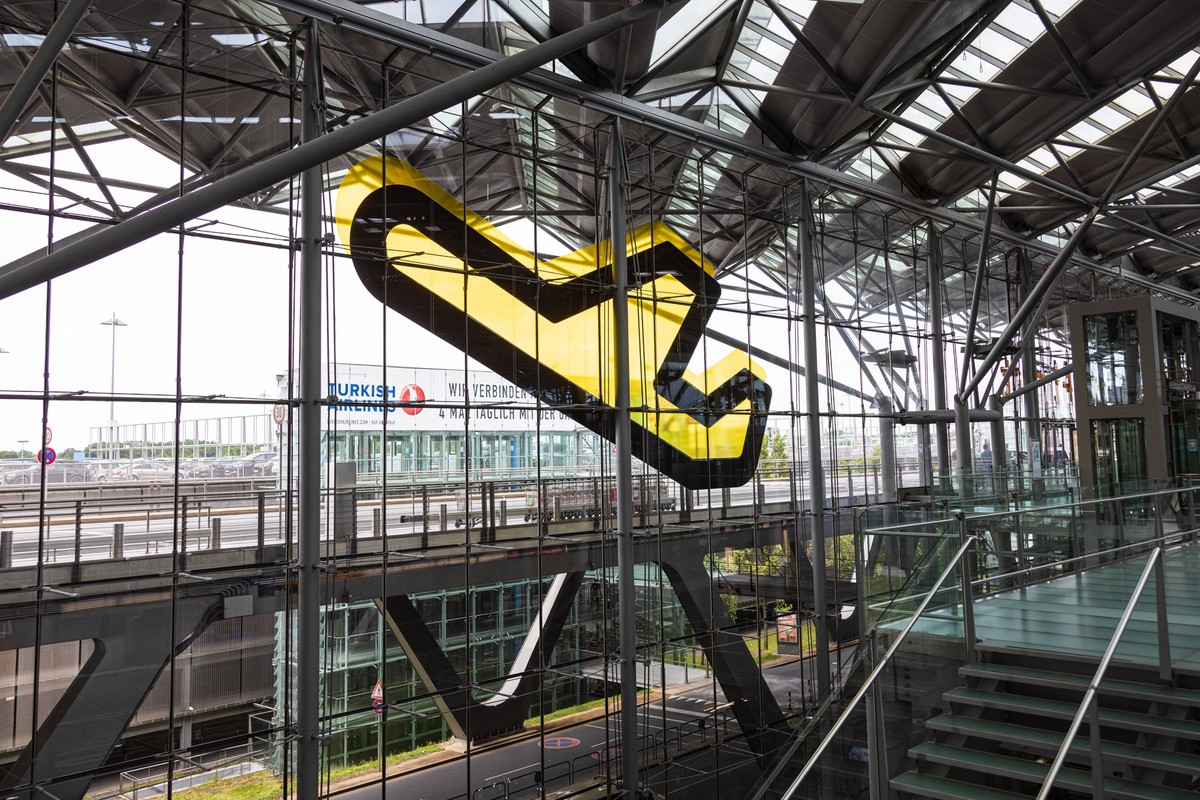 Check In Schalter in Terminal 2 - Der Flughafen Köln Bonn Airport Konrad Adenauer in Tagen des Flugchaos aufgrund von Engpässen in der Gepäckabfertigung 29.06.2022 Köln Wahn NRW Deutschland *** Check ...