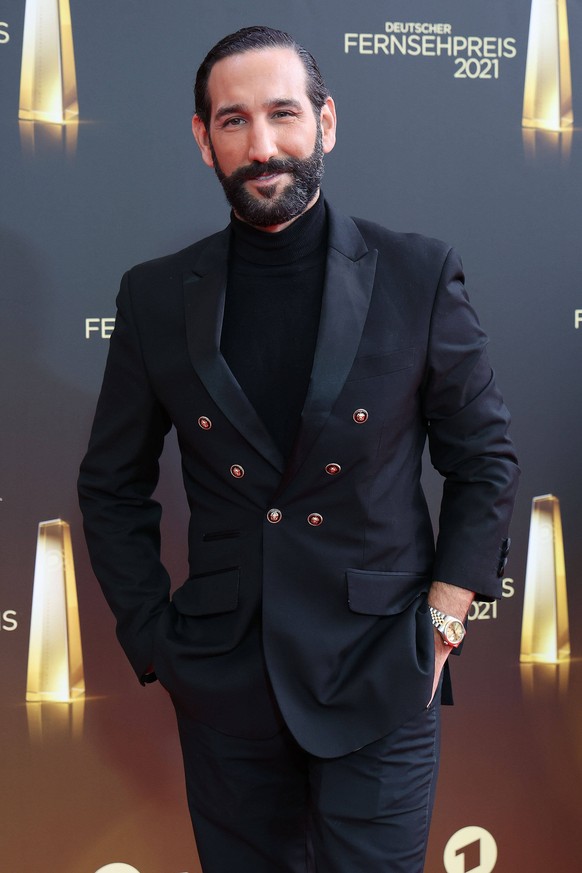 Massimo Sinato bei der Ankunft zur Deutscher Fernsehpreis Verleihung am 16.09.2021 in K�ln Deutscher Fernsehpreis Verleihung 2021 in Koeln *** Massimo Sinato arriving at the German Television Award ce ...