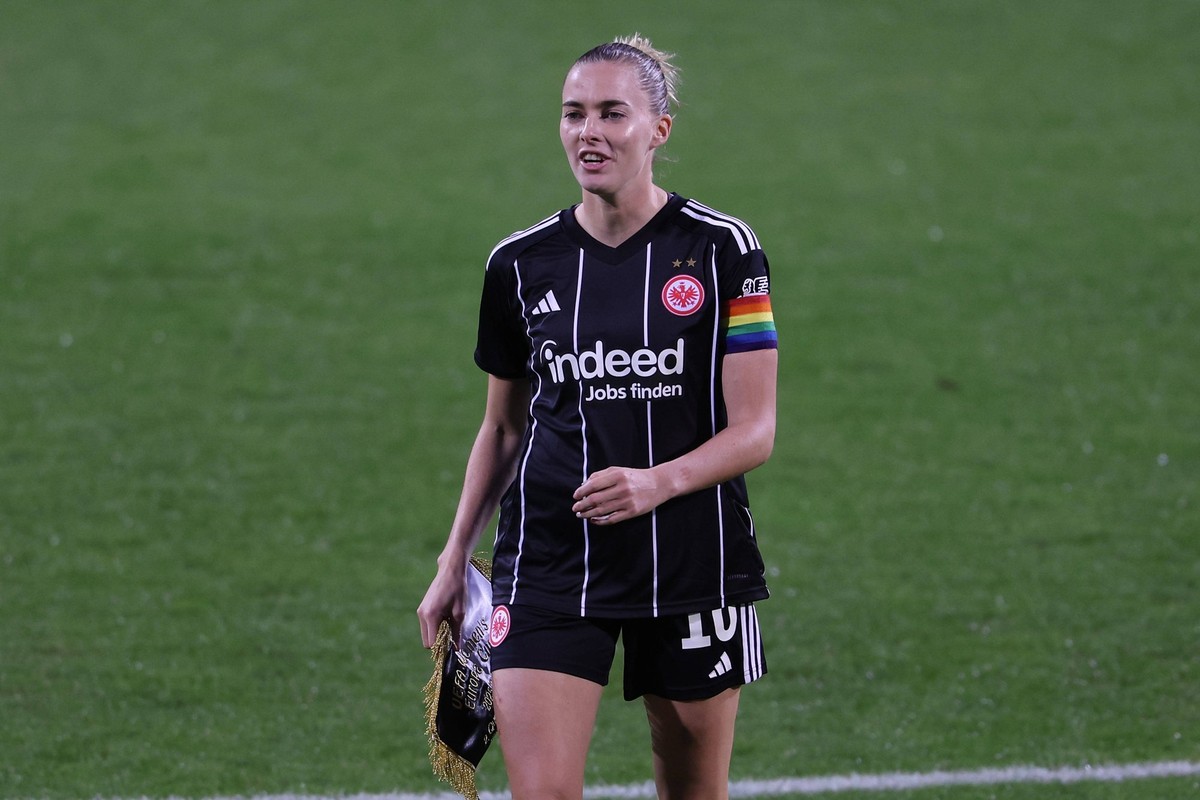2025.10.03 xJFx zweite Qualifikationsrunde UEFA Womens Europa Cup 2025/2026 Eintracht Frankfurt - 1. FC Slovacko v.l., Laura Freigang Eintracht Frankfurt mit Kapit�nsbinde DFL/DFB REGULATIONS PROHIBIT ...