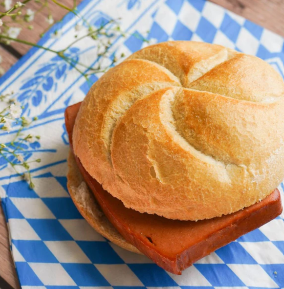 Die Leberkäse-Semmel gibt es jetzt auch in vegan.