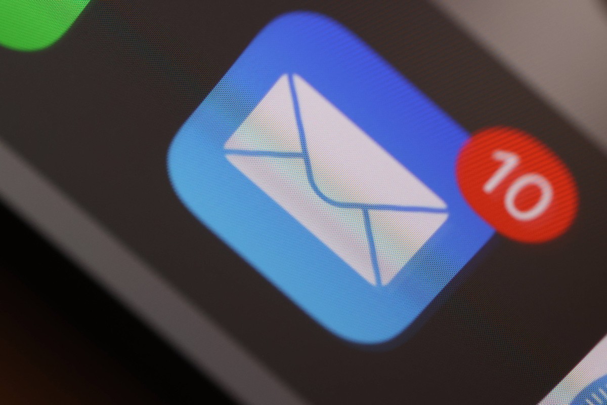Social Media, Email App, Logo, Handy App auf einem iPhone Display Email App, Logo am 20.05.2023 in Siegen/Deutschland. *** Social Media, Email App, Logo, Mobile App on an iPhone Display Email App, Log ...