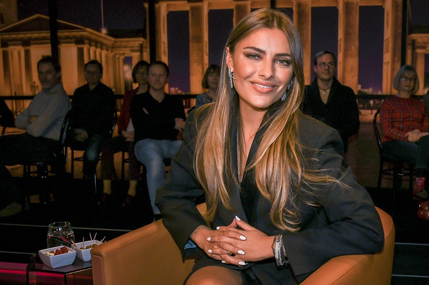 Entertainment Themen der Woche KW45 Entertainment Bilder des Tages 12.11.2021, xlakx, Entertainment Fernsehen TV, RIVERBOAT Berlin 2021 emspor, v.l.Sophia Thomalla Model und Moderatorin bei der Aufzei ...