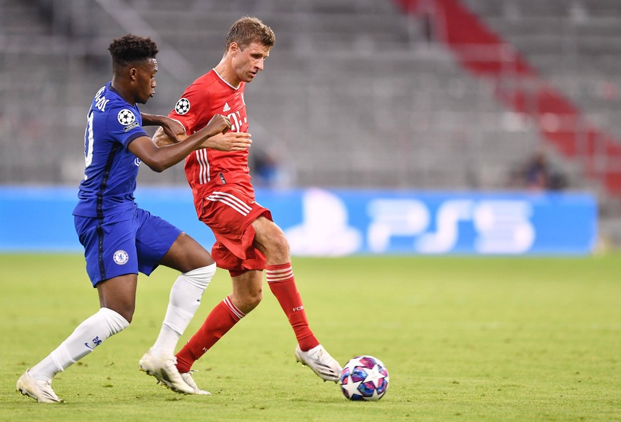 Fussball v.l. Callum Hudson-Odoi, Thomas Mueller Bayern Muenchen, 08.08.2020, Fussball Champions League, Achtelfinale, Rueckspiel, FC Bayern Muenchen - FC Chelsea London NO SECONDARY RE-SALE WITHIN 48 ...