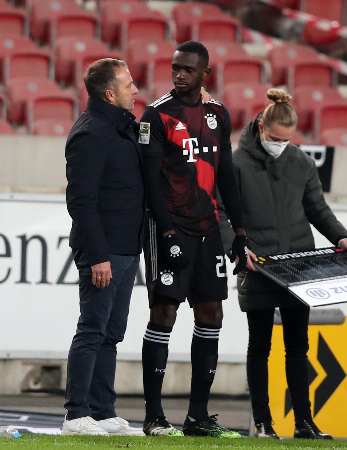 Tanguy Nianzou FC Bayern München wir eingewechselt Trainer Hansi Flick FC Bayern München Munich VfB Stuttgart - FC Bayern München 1:3 Fussball Bundesliga Saison 2020 / 2021 in der Mercedes - Benz Aren ...