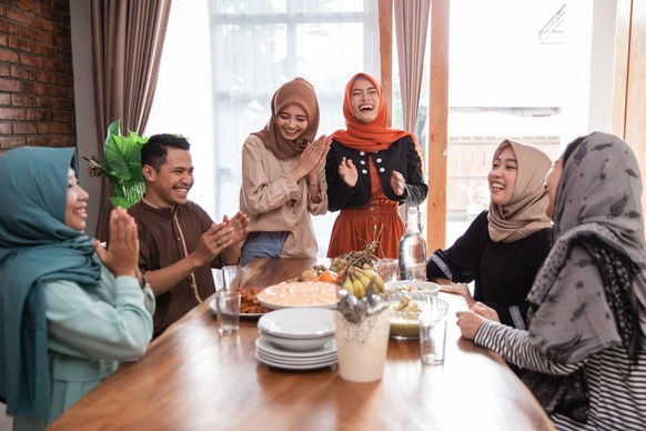 Abends kommt während des Ramadan die Familie zum Essen zusammen.
