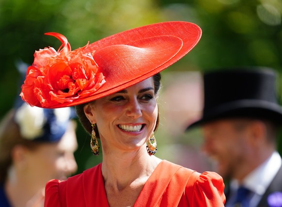 23.06.2023, Gro�britannien, Ascot: Kate, Prinzessin von Wales, l�chelt w�hrend des vierten Tages des Royal Ascot Pferderennens auf der Pferderennbahn Ascot. Foto: David Davies/PA Wire/dpa +++ dpa-Bild ...