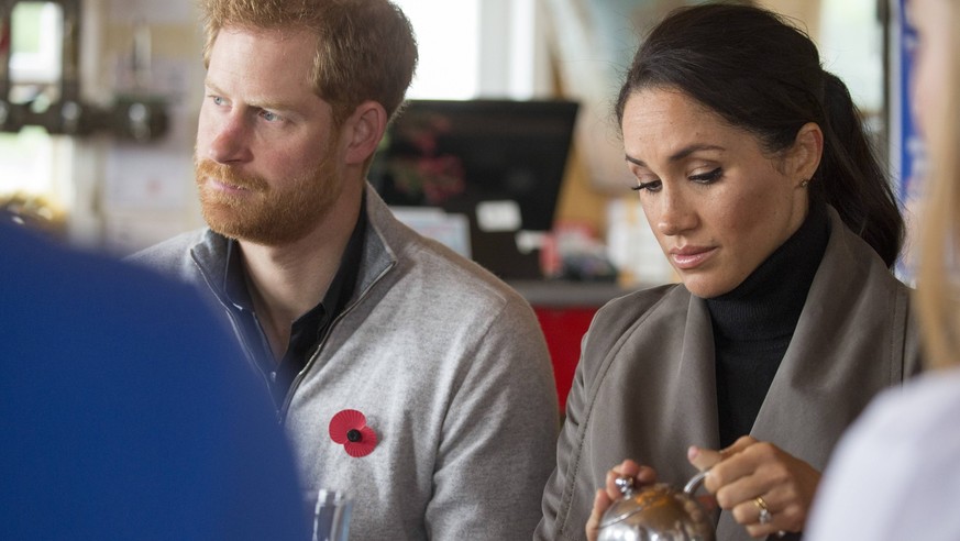 . 29/10/2018. Wellington, New Zealand. Prince Harry &amp; Meghan Markle, The Duke and Duchess of Sussex, meet young people from mental health projects at the Wellington Cafe in Wellington, New Zealand ...