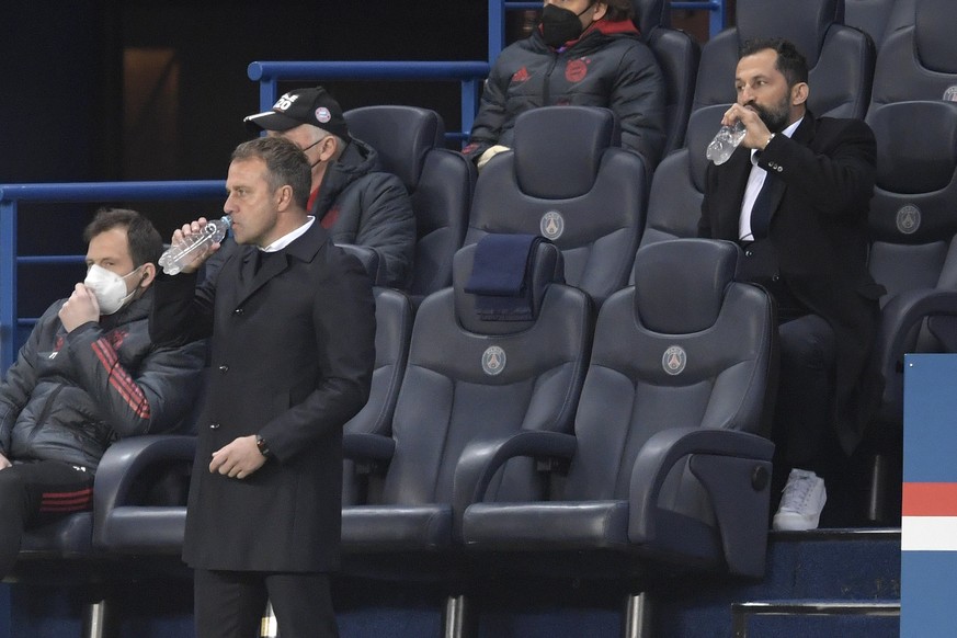 Streit macht durstig: Die Differenzen zwischen Bayern-Cheftrainer Hansi Flick undSportvorstand Hasan Salihamidzic sind groß.
