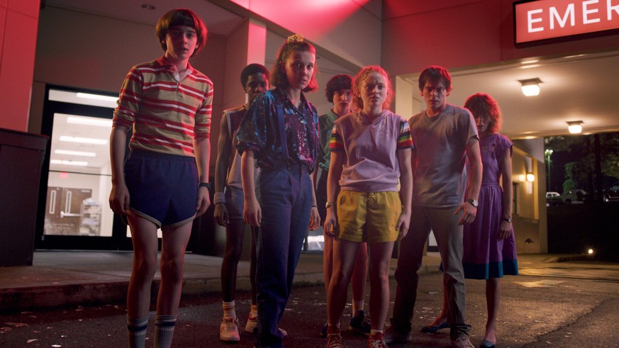 STRANGER THINGS, from left: Noah Schnapp, Caleb McLaughlin, Millie Bobby Brown, Finn Wolfhard, Sadie Sink, Charlie Heaton, Natalie Dyer, (Season 3, aired July 4, 2019), ph: ©Netflix / Courtesy Everett ...