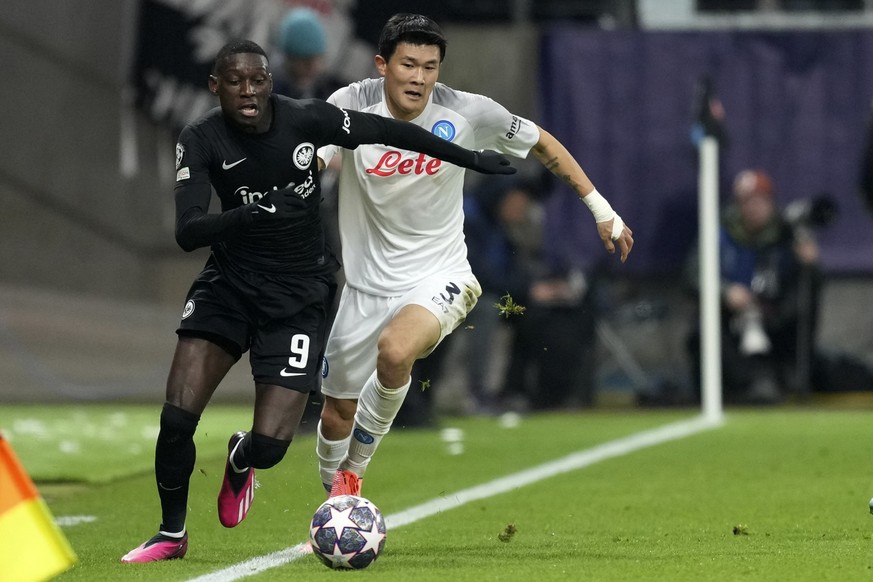 Frankfurt&#039;s Randal Kolo Muani, left, duels for the ball with Napoli&#039;s Kim Min-jae during the Champions League round of 16 second leg soccer match between Eintracht Frankfurt and Napoli, at t ...