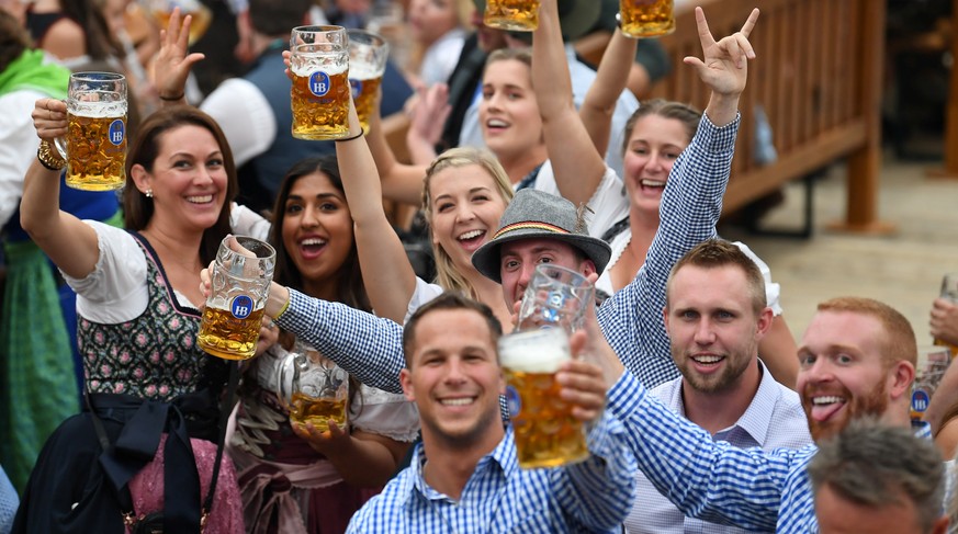 Visitors cheer with beers in a tent during Oktoberfest in Munich, Germany, September 22, 2019. REUTERS/Andreas Gebert