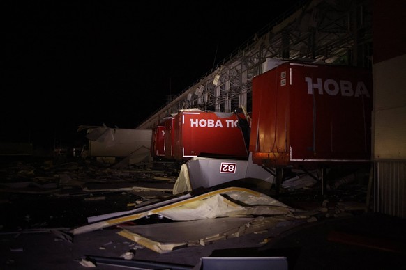 Six Postal Workers Killed In Missile Strike - Kharkiv Ukrainian rescuers working among the debris of a mail depot building following missile strikes in the village of Korotych, Kharkiv region Ukraine  ...