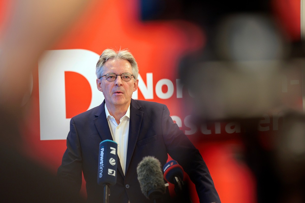 14.09.2025, Nordrhein-Westfalen, Düsseldorf: Achim Post (SPD), Vorsitzender des SPD Landesverbandes von Nordrhein-Westfalen und stellvertretender SPD-Bundesvorsitzender, gibt nach der Kommunalwahl ein ...