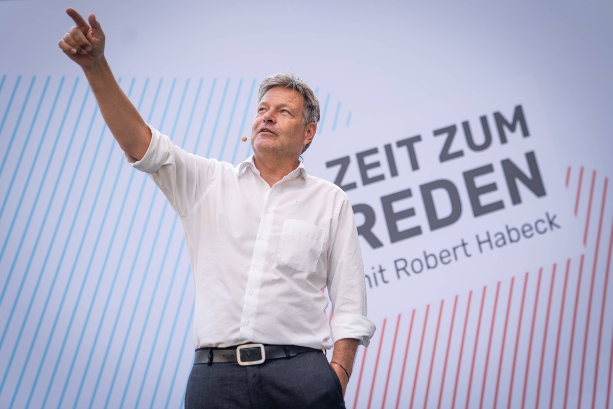 Bundeswirtschaftsminister Robert Habeck spricht und diskutiert auf der Veranstaltung im Goerckehof des Bundesministeriums f�r Wirtschaft und KlimaschutzVeranstaltung Zeit zum Reden Sommerdialog mit Bu ...