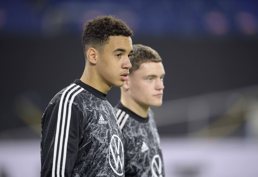 Bayerns Jamal Musiala (l.) und Leverkusens Florian Wirtz sind 18 Jahre alt und gelten als die großen Hoffnungen der deutschen Fußball-Zukunft.