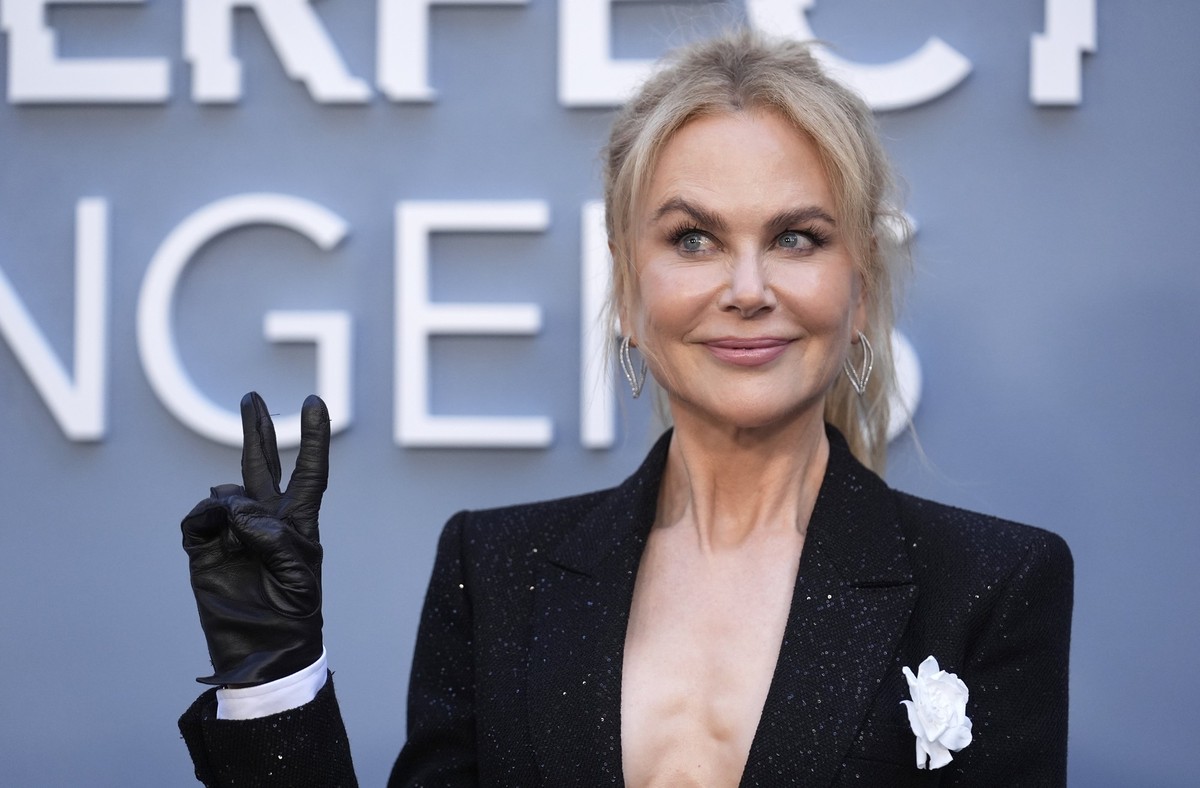 Nicole Kidman, a cast member in &quot;Nine Perfect Strangers,&quot; poses at the premiere of the second season of the Hulu series on Thursday, May 15, 2025, at Beverly Estate in Beverly Hills, Calif.  ...
