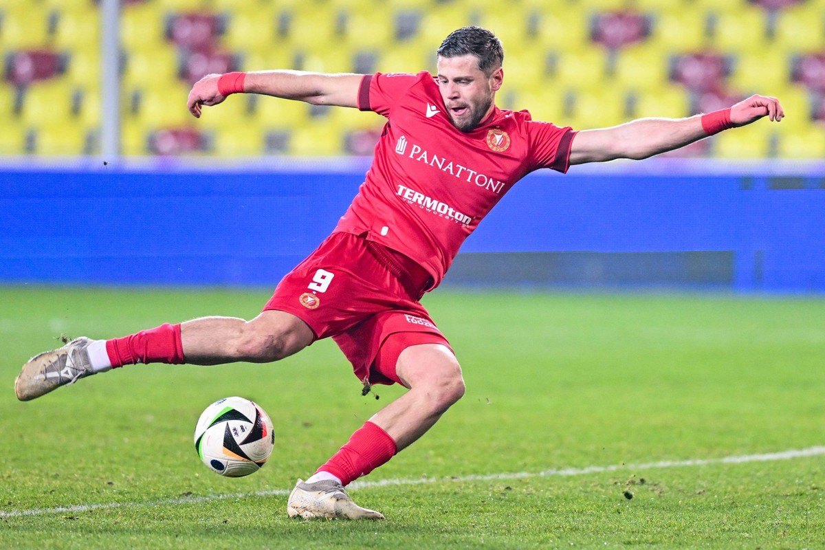 04.12.2024 KIELCE UL. SCIEGIENNEGO POLAND PILKA NOZNA FOOTBALL PUCHAR POLSKI SEZON 2024/2025 POLISH CUP - 1/8 FINALU MECZ KORONA KIELCE - WIDZEW LODZ GAME NZ IMAD RONDIC NIEUZNANA BRAMKA FOTO MICHAL S ...