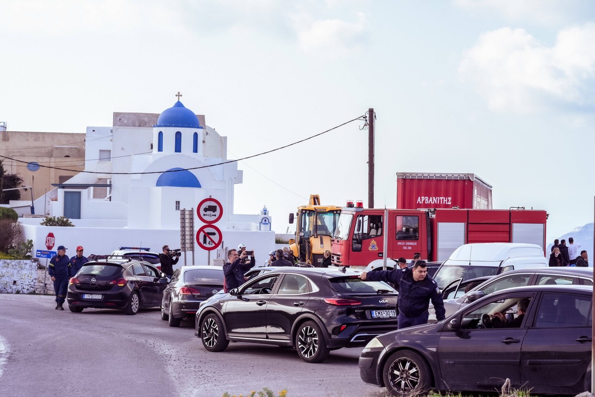 Residents and visitors of Santorini are forming queues with their cars towards the port of Athinios, as they leave the island due to the increased seismic activity of the last few days, Santorini isla ...