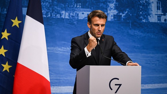 Emmanuel Macron, Präsident von Frankreich, spricht während einer Abschluss-Pressekonferenz zum G-7-Gipfel auf Schloss Elmau.