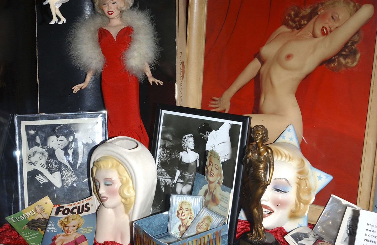 HOLLYWOOD, CA - AUGUST 6: Marilyn Monroe memorabilia at The Hollywood Museums &quot;Marilyn Monroe: The Ultimate Hollywood Icon&quot; at The Hollywood Museum on August 6, 2004 in Hollywood, California ...