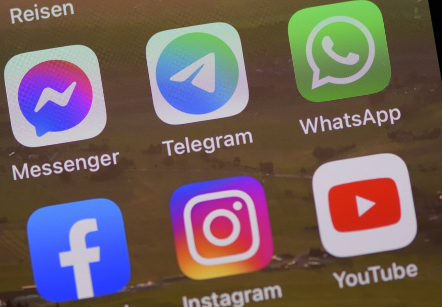 15.12.2021, Die umstrittene Social-Media-App TELEGRAM auf einem Apple iPhone13 Smartphone. Die Bundesregierung möchte den Messenger-Dienst künftig genauer beobachten und gegebenenfalls restriktieren.  ...
