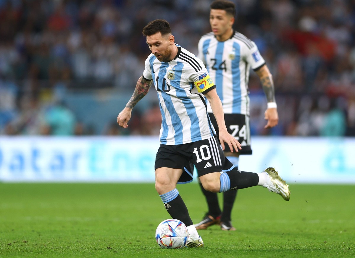 Mandatory Credit: Photo by Kieran McManus/Shutterstock 13645335al Lionel Messi of Argentina and Enzo Fernandez Argentina v Australia, FIFA World Cup, WM, Weltmeisterschaft, Fussball 2022, Round of 16, ...