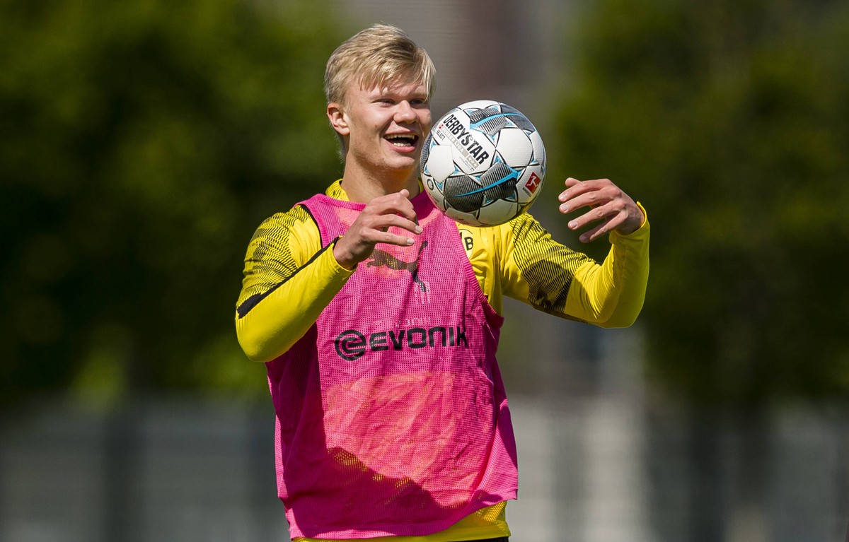 Training Borussia Dortmund am 14.05.2020 Donnerstag 14.05.2020, 1. Fussball - Bundesliga Saison 19/20 - Training in Dortmund, BV Borussia Dortmund - Training - Erling Haaland BVB, lacht,lachen,lachend ...