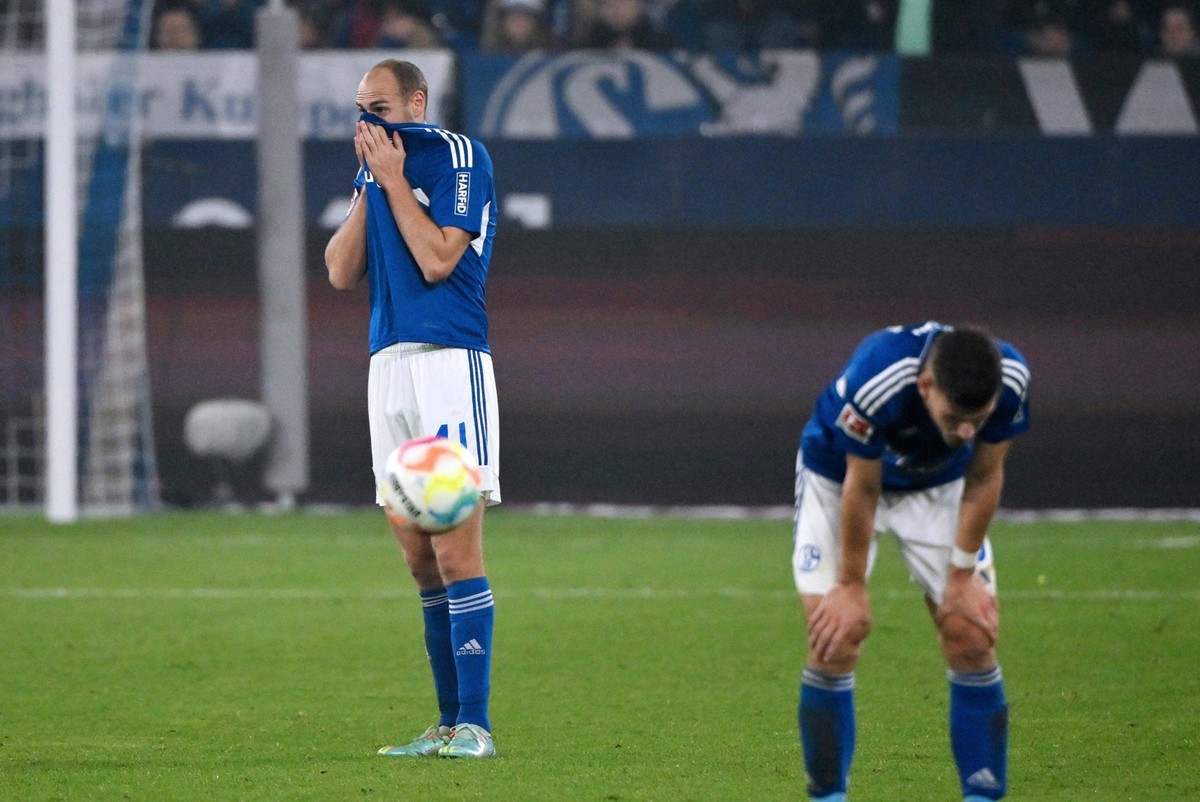Henning Matriciani FC Schalke 04 12.11.2022, Fussball GER, Saison 2022 2023, 1. Bundesliga, 15. Spieltag, FC Schalke 04 -FC Bayern München 0:2 Gelsenkirchen Veltins Arena Nordrhein Westfalen Deutschla ...