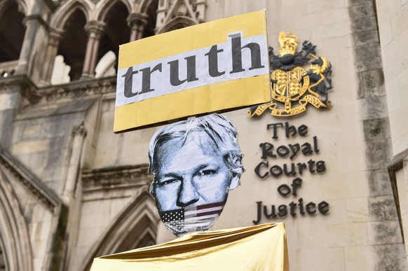 News Bilder des Tages February 20, 2024, London, England, United Kingdom: Protesters rally outside the Royal Courts of Justice for the release of the Wikileaks founder Julian Assange at the beginning  ...