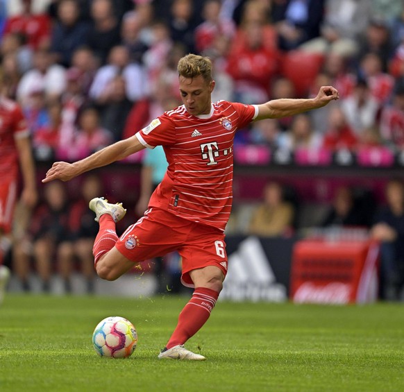 10.09.2022, Fussball 1. Bundesliga 2022/2023, 06.Spieltag, FC Bayern M�nchen - VfB Stuttgart, in der Allianz-Arena M�nchen. Joshua Kimmich FC Bayern M�nchen am Ball. ***DFL and DFB regulations prohibi ...