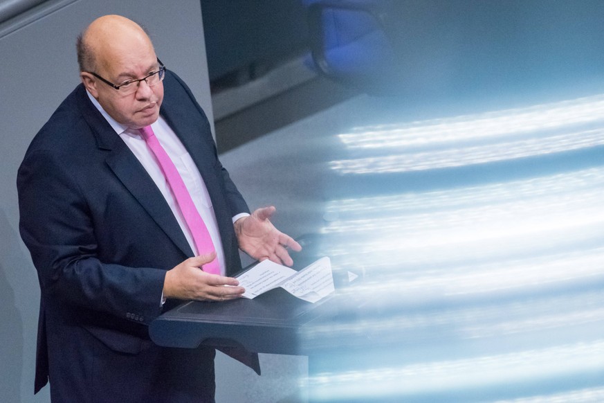 Berlin, Plenarsitzung im Bundestag Deutschland, Berlin - 30.10.2020: Im Bild ist Peter Altmaier Bundesminister f