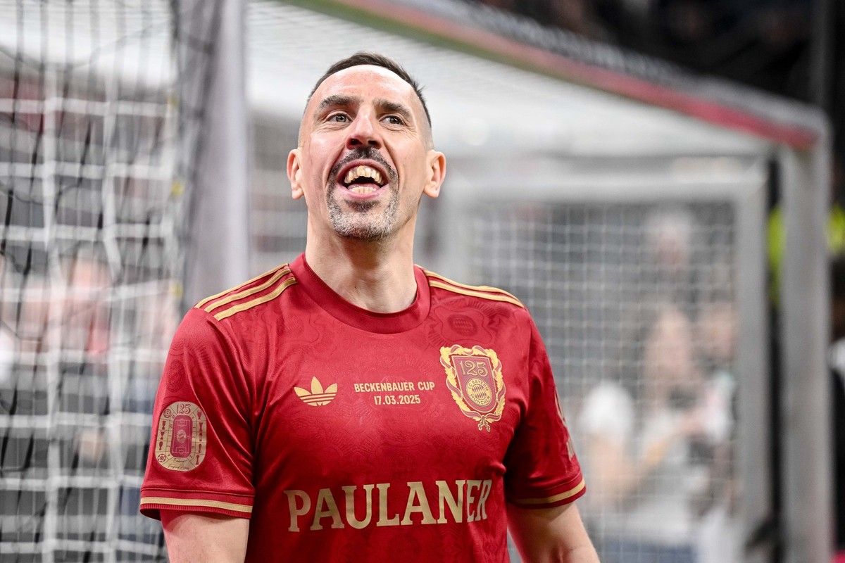 ARCHIV - 17.03.2025, Bayern, München: Fußball: Gedenkturnier des FC Bayern München für Franz Beckenbauer, Münchens Frank Ribery lächelt. (zu dpa: «Elite-Schein in Italien: Ribéry will Trainer werden») ...