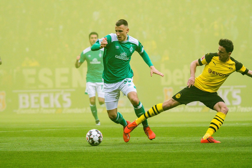 GER, 1.FBL, Werder Bremen vs Borussia Dortmund / 04.05.2019, Weser Stadion, Bremen, GER, 1.FBL, Werder Bremen vs Borussia Dortmund, DFL REGULATIONS PROHIBIT ANY USE OF PHOTOGRAPHS AS IMAGE SEQUENCES A ...