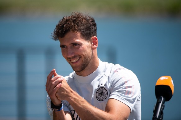 Leon Goretzka (Deutschland) beim Interviw, GER, Fussball Nationalmannschaft Trainingslager Herzogenaurach, 21.06.2021, Spielzeit 2020/2021 DFB REGULATIONS PROHIBIT ANY USE OF PHOTOGRAPHS AS IMAGE SEQU ...