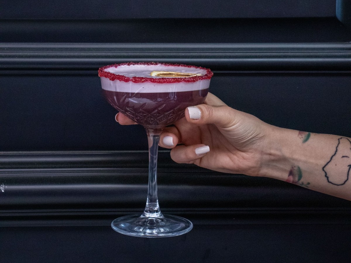 Sleepy Girl Mocktail Symbolbild Getränk rot dunkelrot Kirsche Cocktail Drink