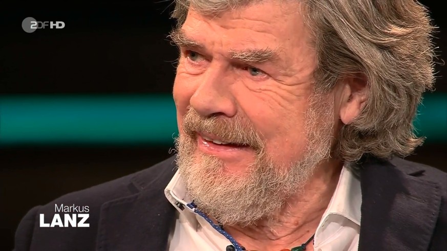 Als sein Bruder Hubert die Geschichte der Frühgeburt seines Sohnes erzählt, reagiert Reinhold Messner emotional.