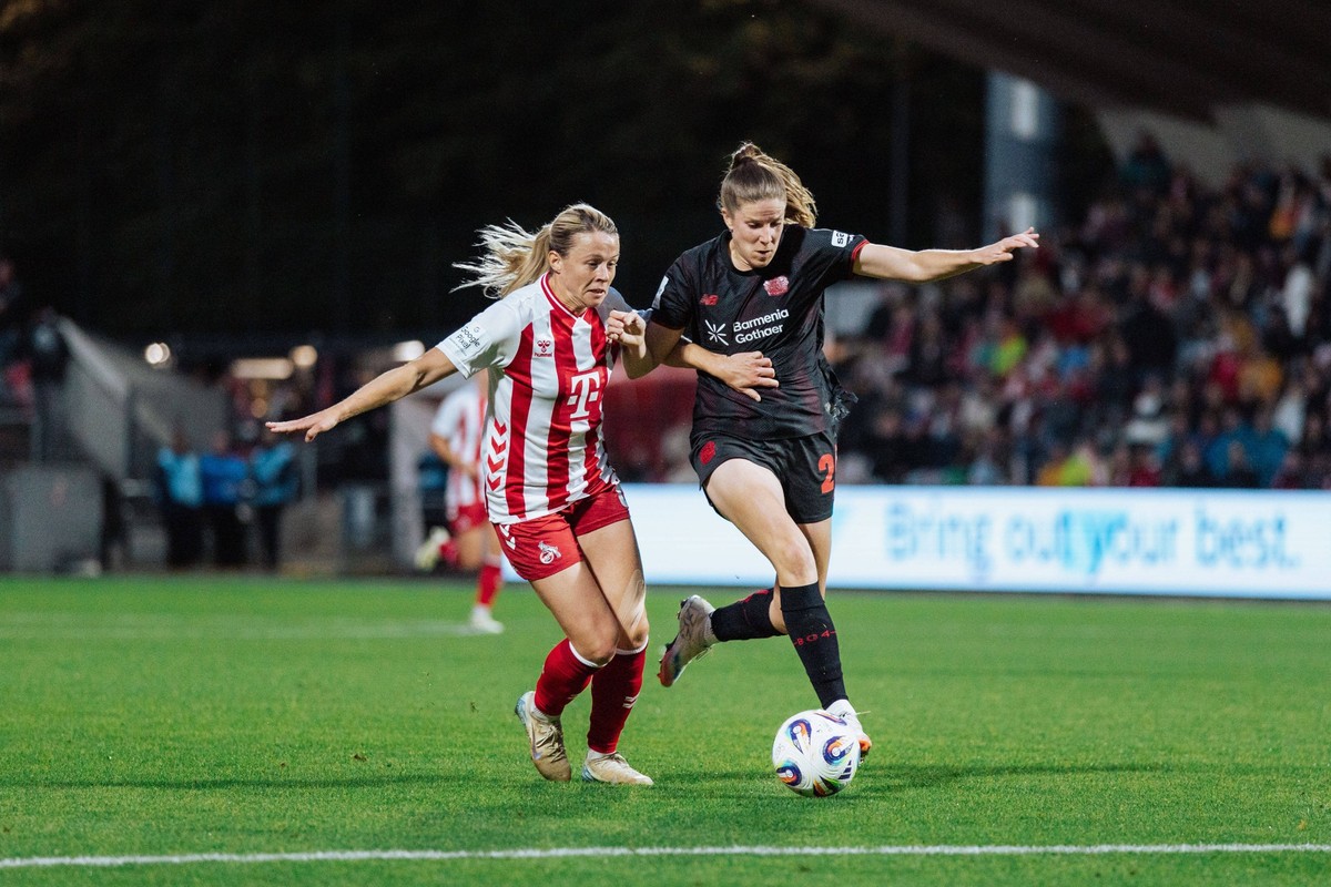 05.10.25, Frauen, Fussball, 1.BL, Saison 2025/2026, 1. FC K�ln - Bayer 04 Leverkusen, 5. Spieltag Sandra Maria Jessen 6 - 1. FC K�ln und Lilla Turanyi 24 - Bayer 04 Leverkusen im Zweikampf K�ln Franz- ...