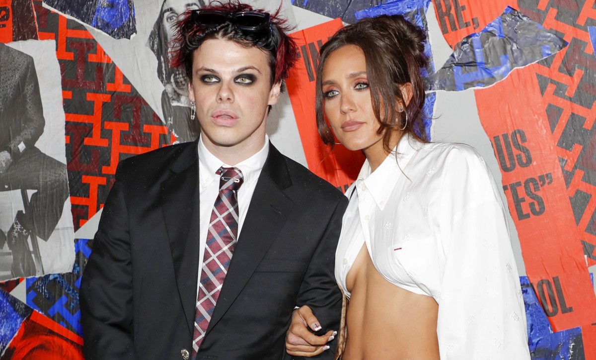 BROOKLYN, NEW YORK - SEPTEMBER 11: Yungblud and Jesse Jo Stark attend Tommy Factory New York Fall 2022 at Skyline Drive-In on September 11, 2022 in Brooklyn, New York. (Photo by Astrid Stawiarz/Getty ...