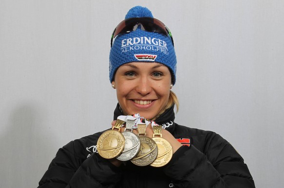 Gewohntes Bild: Magdalena Neuner hat mal wieder Medaillen gesammelt – wie hier bei der WM 2012. 