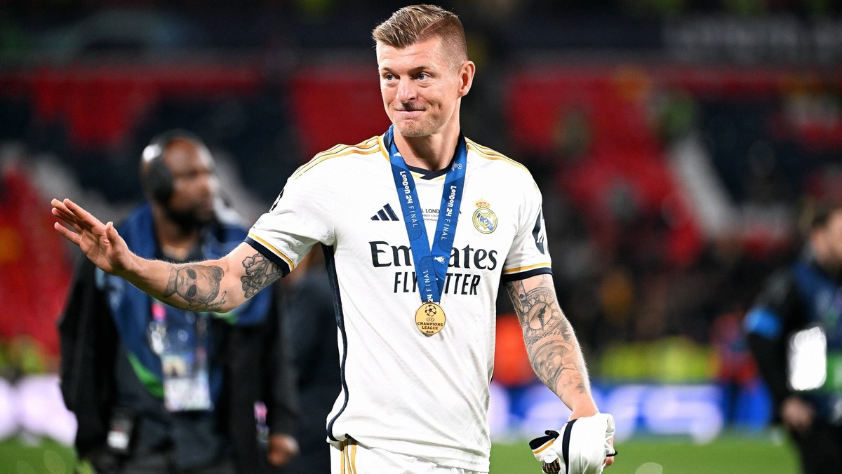 Fussball, Champions League Finale, Saison 2023/2024, Wembley Stadium London: Bor. Dortmund - Real Madrid 0:2 Toni Kroos RMA nach Spielende. Jubel, Freude, Aktion. UEFA REGULATIONS PROHIBIT ANY USE OF ...
