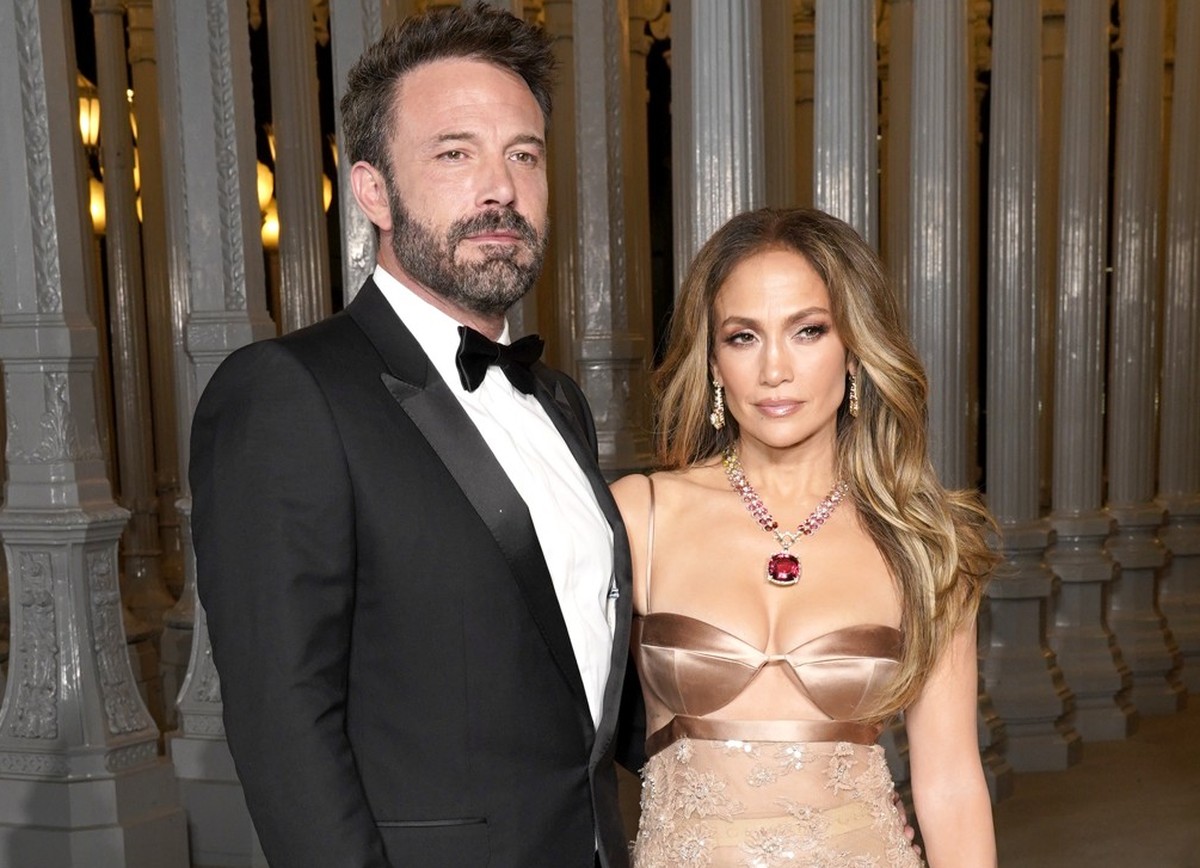 LOS ANGELES, CALIFORNIA - NOVEMBER 04: (L-R) Ben Affleck, wearing Gucci, and Jennifer Lopez, wearing Gucci, attend the 2023 LACMA Art+Film Gala, Presented By Gucci at Los Angeles County Museum of Art  ...