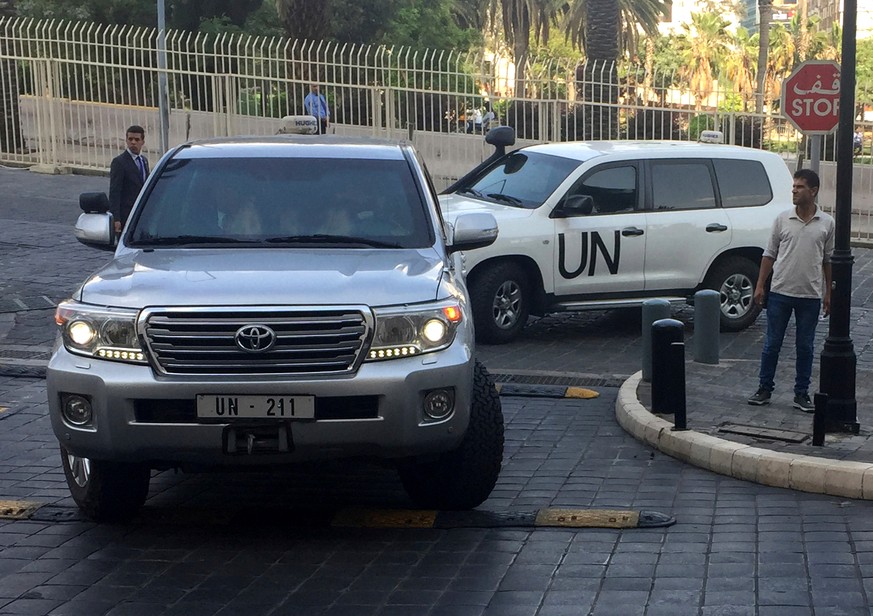Mitglieder der Organisation für ein Verbot der Chemiewaffen (OPCW) kommen in Damaskus an: Das UN-Team sollte die Lage in Duma erkunden, bevor dort Experten der OPCW ihre Untersuchung eines möglichen G ...