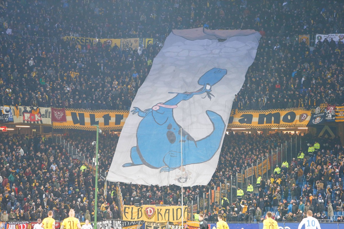 11.02.2019, xtgx, Fussball 2. Bundesliga, Hamburger SV - Dynamo Dresden emspor, v.l. dresden fans banner plakat choreografie hsv hamburg dino (DFL/DFB REGULATIONS PROHIBIT ANY USE OF PHOTOGRAPHS as IM ...