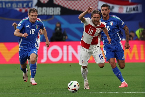 Lipsia: Lipsia, Germania 24.06.2024: Nicolo Barella d'Italia, Luka Modric di Croazia, i10 durante il Campionato europeo, Europa, Campionato europeo, Fusball 2024, giorno 3, partita del Gruppo B tra ...