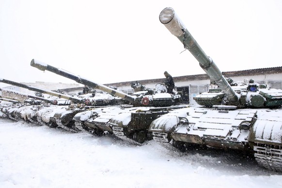 KHARKIV REGION, UKRAINE - JANUARY 31, 2022 - Tanks are pictured during a drill of the 92nd Mechanised Brigade of the Ukrainian Armed Forces, Kharkiv Region, northeastern Ukraine. 92nd Mechanised Briga ...