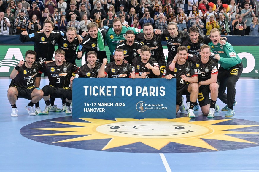 Sport Bilder des Tages Die Deutsche Mannschaft mit dem Ticket to Paris, ,Oesterreich - Deutschland, Handball, EHF, Olympia - Qualifikation, 17.03.2024, Men, Hannover Niedersachsen Deutschland *** The  ...