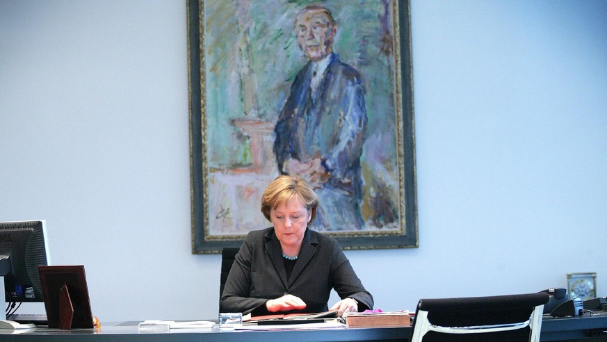 Bundeskanzlerin Angela Merkel in ihrem Arbeitszimmer im Kanzleramt in Berlin.
+++ Die Verwendung des sendungsbezogenen Materials ist nur mit dem Hinweis und Verlinkung auf TVNOW gestattet. +++