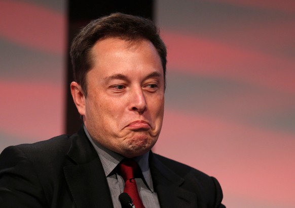 FILE PHOTO: Tesla Motors CEO Elon Musk talks at the Automotive World News Congress at the Renaissance Center in Detroit, Michigan, U.S., January 13, 2015. REUTERS/Rebecca Cook/File Photo