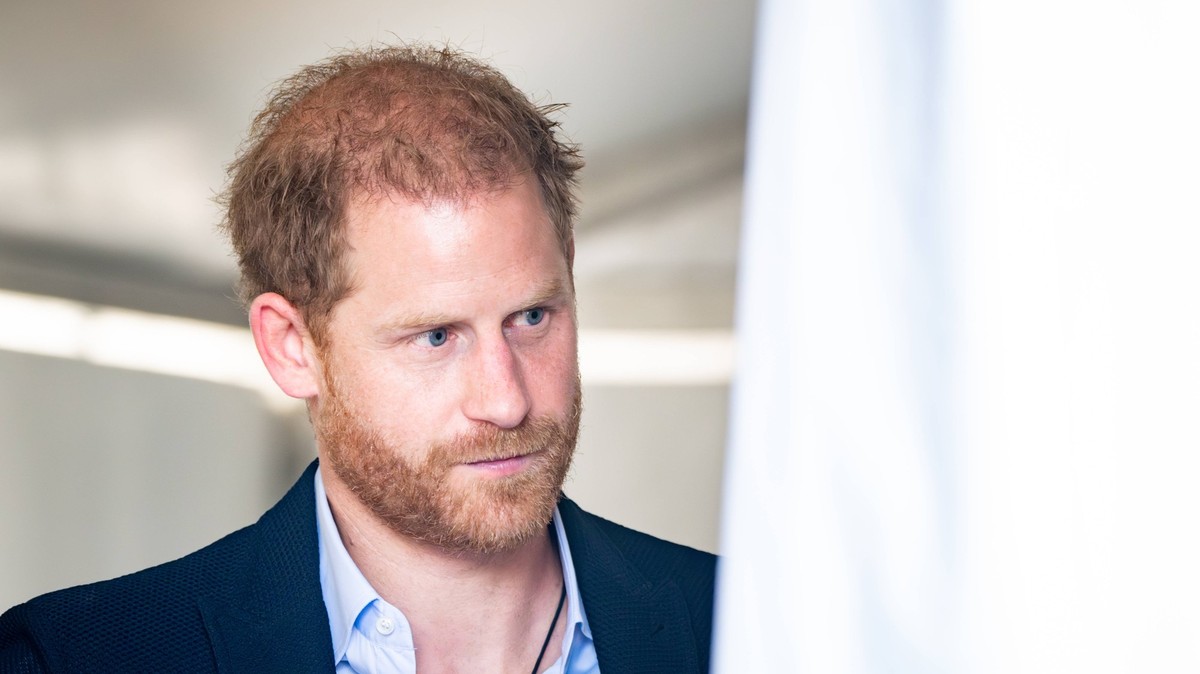 Prinz Harry zu Besuch bei den Invictus Games 2023 in Duesseldorf Prinz Harry, Duke of Sussex im Portrait im Gespraech mit Wettkaempfer der Invictus Games 2023 in Duesseldorf, Duesseldorf, 11.09.2023 D ...