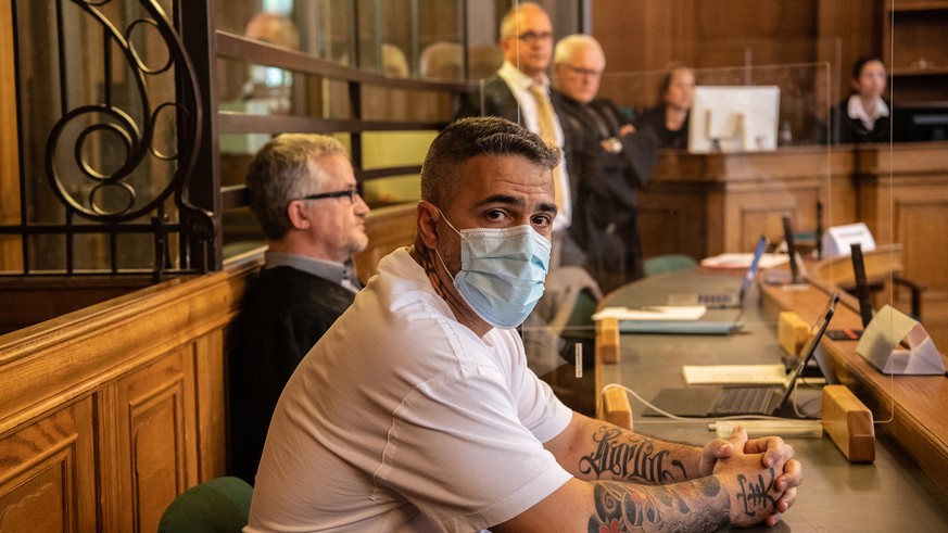 ARCHIV - 17.08.2020, Berlin: Anis Mohamed Youssef Ferchichi, bekannt als Rapper Bushido, sitzt zu Beginn eines Prozesses gegen den Chef einer bekannten arabischst
